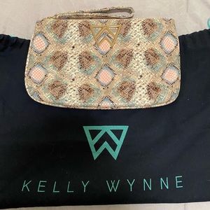 Kelly Wynne wristlet